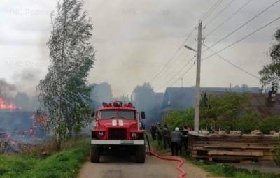 В Тверской области пожарные отстояли деревню