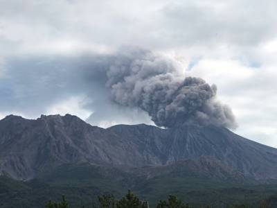 Не менее 15 человек погибло в результате извержения вулкана в Конго (ВИДЕО) и мира