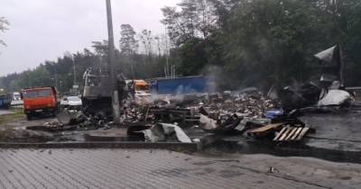 Грузовик и легковушка полностью сгорели: в результате ДТП в Киеве погибли три человека (ВИДЕО)