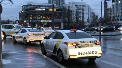 Таксист-мигрант зарезал петербуржца в ходе конфликта на дороге