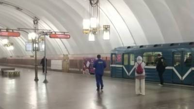 На участке "оранжевой" линии метрополитена Петербурга временно не ходят поезда