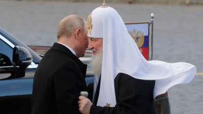 Путин поздравил патриарха Кирилла с днем тезоименитства