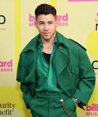 Чистый изумруд: лучший мужской образ на Billboard Music Awards 2021 — костюм Ника Джонаса