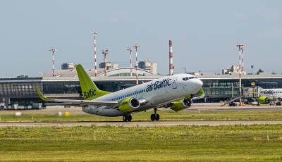 Латвийский министр: airBaltic пока не будет использовать воздушное пространство Беларуси