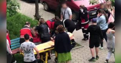 Выносили на руках: в Ивано-Франковске нашли без сознания детей, которые распивали алкоголь возле садика