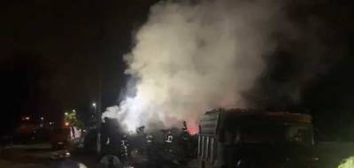 Смертельное ДТП в Киеве: грузовик с легковушкой столкнулись, взорвались и загорелись