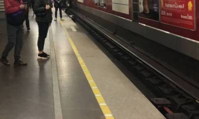 Упавшего на рельсы в петербургском метро пассажира успели спасти