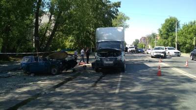 В Челябинске в ДТП с участием четырех автомобилей погибли два человека