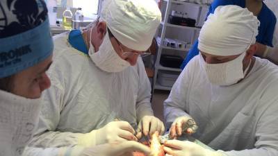В Астрахани детские хирурги 3 часа спасали мальчику руку, травмированную петардой