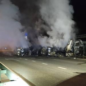 В ДТП с грузовиком в Киеве погибли три человека. Фото. Видео
