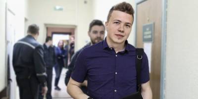 "Они убьют меня": очевидцы рассказали о просьбах Протасевича к пилотам не сажать самолет