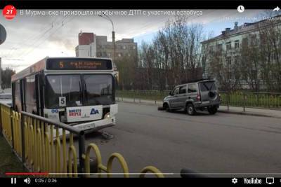В Мурманске столкнулись автобус и автомобильное колесо
