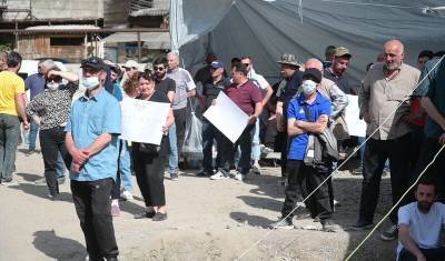 В Грузии работники «Боржоми» устроили забастовку, требуя повышения зарплат