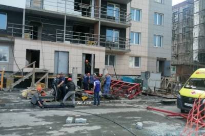 В Новосибирске при падении строительной люльки пострадали трое рабочих