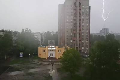 Молния ударила в телебашню в Петрозаводске