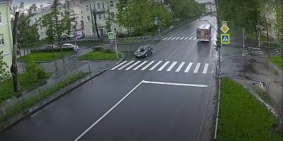 В Ленинградской области россиянка 8 километров протащила мужа на капоте автомобиля - видео - ТЕЛЕГРАФ