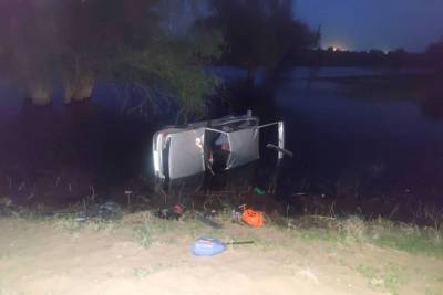 Под Астраханью водитель ВАЗа погиб при опрокидывании авто в водоем