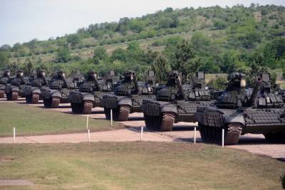 Россия подарила Сербии десятки танков и бронетранспортеров