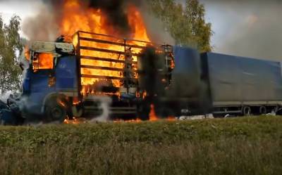 Авария с пожаром и взрывом: грузовик на полной скорости влетел в легковушку, подробности ЧП