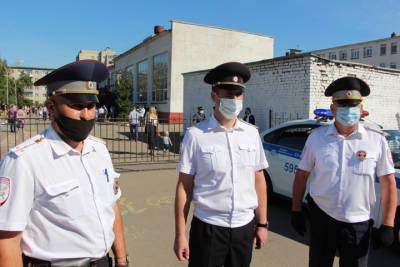 Во время «Последних звонков» школы Тамбовской области охраняли более 600 полицейских