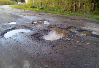 Жители Тверской области жалуются на разбитую дорогу к усадьбе в Берново