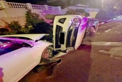В Геленджике произошло жёсткое столкновение двух авто, одна машина перевернулась