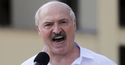 Лукашенко подписал новые законы против СМИ: запрещено опрашивать общественность и транслировать протесты