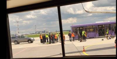Пассажиры самолета Ryanair уверены, что Беларусь устроила инсценировку, посадив лайнер - ТЕЛЕГРАФ