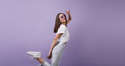 Цветные и с разрезами. Топ-7 модных моделей джинсов лета 2021 - focus.ua
