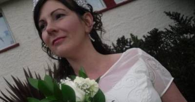 Британка, которая вышла замуж сама за себя, отметила 11-ую годовщину счастливого брака