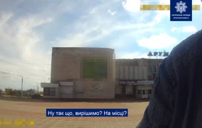 "Давай решим, братишка": в Лисичанске водитель маршрутки настойчиво предлагал патрульным взятку
