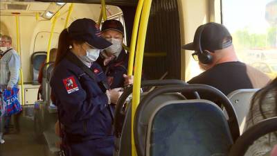 Вести-Москва. Нет маски – готовьтесь к штрафу: нарушителей ловят и в метро, и в наземном транспорте