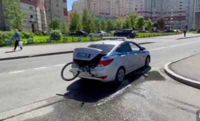 В Петербурге полиция забрала в отдел 12-летнего велосипедиста, который не спешился на переходе