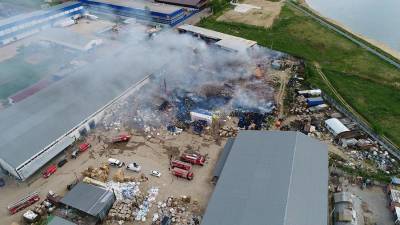 Пожар произошел на территории экс-птицефабрики в Щелково