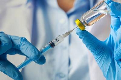 Шмыгаль назвал процент украинцев, готовых вакцинироваться от коронавируса