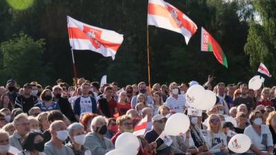 В центре Риги сменили официальный флаг Белоруссии на бело-красно-белый
