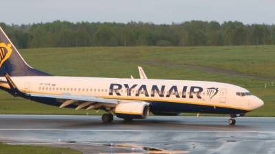 Неизвестные грозили взорвать самолет Ryanair над Вильнюсом