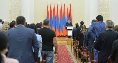 Президент Армении наградил врачей за лечение военных и борьбу с коронавирусом