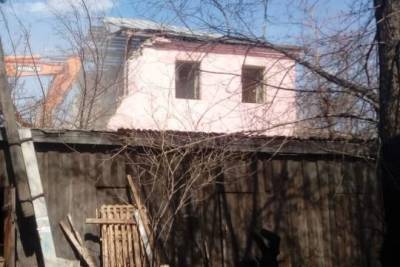 В Барнауле застройщик начал снос нерасселенного дома