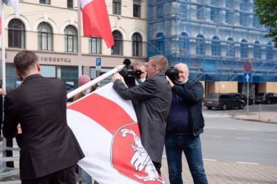 Латвия переходит все границы: на чемпионате мира по хоккею сменили флаг Белоруссии