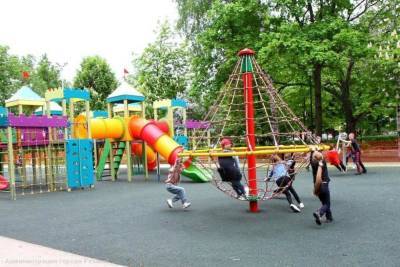 В Комсомольском парке Рязани уберут сломанные элементы с детской площадки