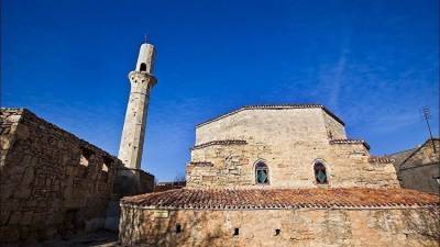 В древней мечети Евпатории прошел первый за сто лет пятничный намаз