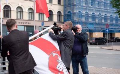 Латвия на чемпионате мира по хоккею поменяла государственный белорусский флаг на оппозиционный красно-белый