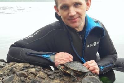 Дайверы выловили черепаху в Онежском озере