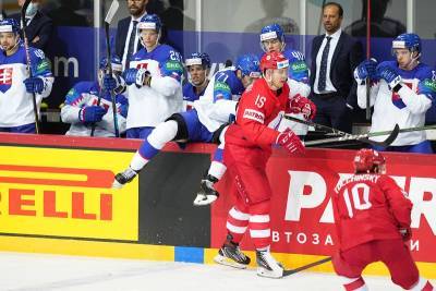 Сборная России по хоккею потерпела первое поражение на ЧМ