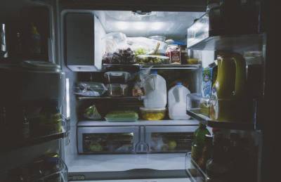 Как избавиться от неприятного запаха в холодильнике: простые способы