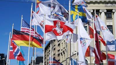 Флаг РФ на чемпионате мира по хоккею в Риге заменили на знамя ОКР