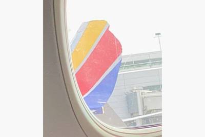 Пассажирка сфотографировала самолет до взлета и напугала пользователей сети
