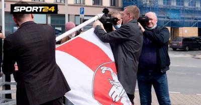 «Просто стыдно! Спорт был вне политики, а теперь что творят?!» Большой скандал на ЧМ с белорусским флагом