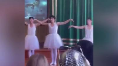 Дагестанские школьники разгневали местных жителей танцами в балетных пачках